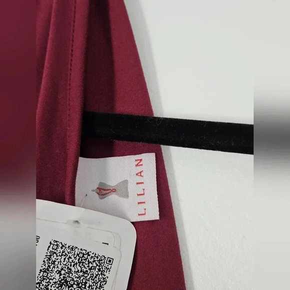 3X NWT sleeveless v-neck burgundy dress with ruched sides and slit on one side - Picture 5 of 5